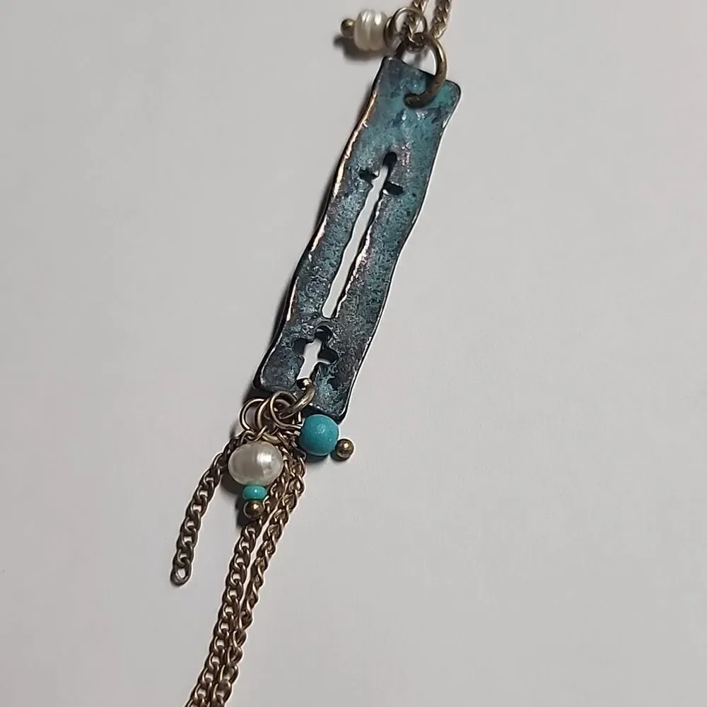 Elegant Goldtone and Turquoise  Color Necklace